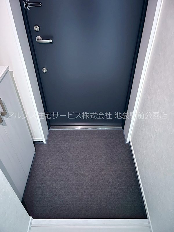 早稲田鶴巻町IMAハウス 玄関