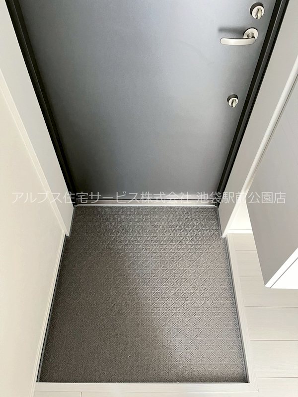 早稲田鶴巻町IMAハウス 玄関