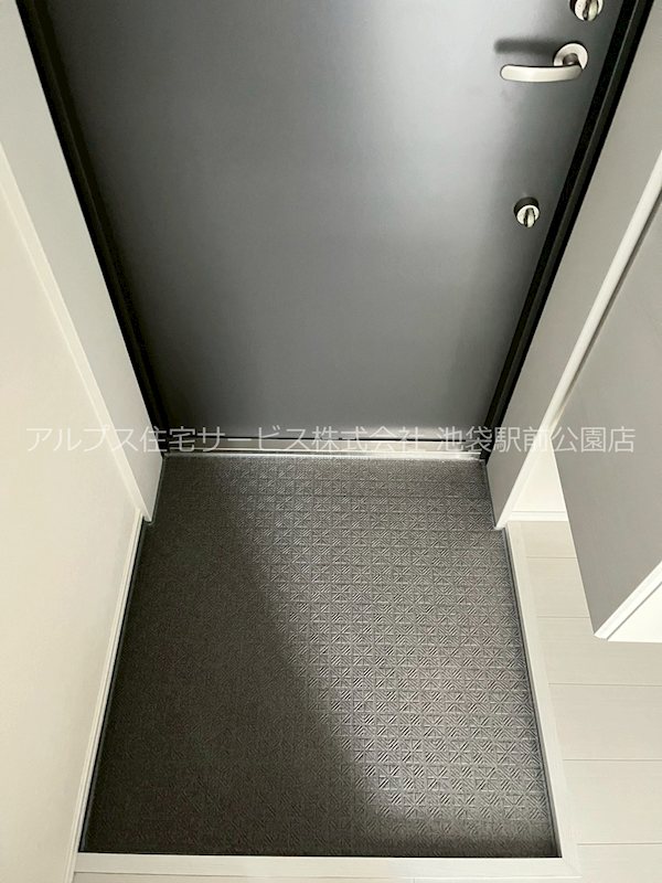 早稲田鶴巻町IMAハウス 玄関