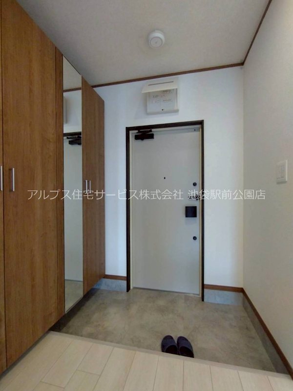 Parkside Residence 玄関