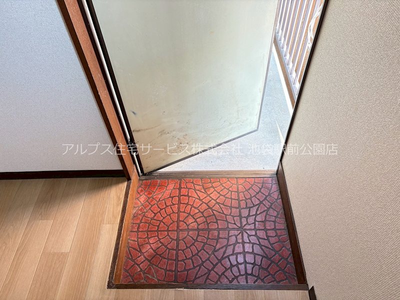 ワースエスティツ 玄関