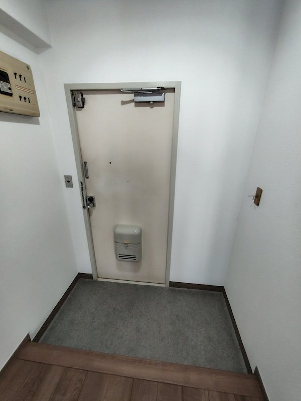 伊藤ビル 玄関