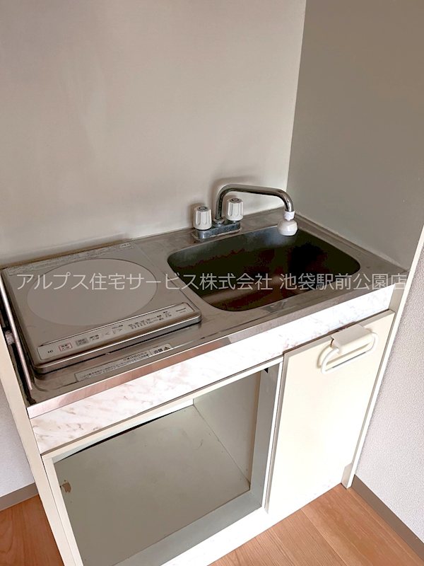 ホワイトキャビン キッチン