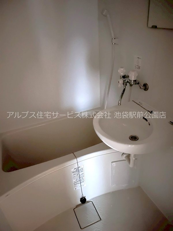 ホワイトキャビン 風呂画像