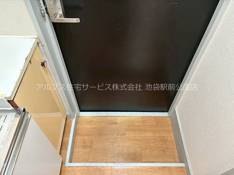 カオパレスNo.8 玄関