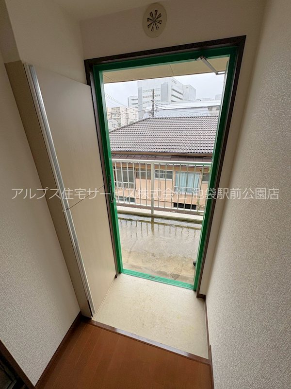 ロアール新大塚 玄関