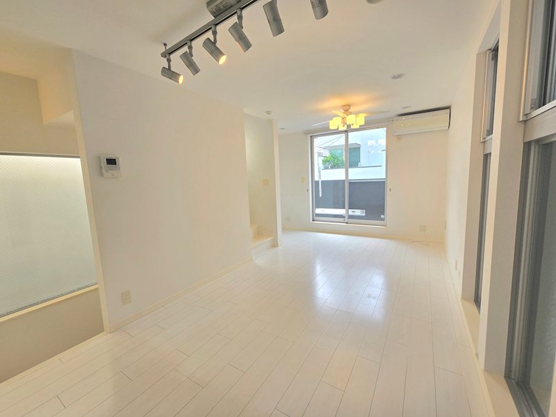 世田谷区奥沢2丁目戸建て リビング