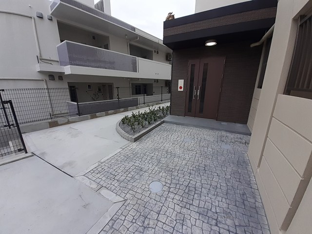 沖縄県名護市宇茂佐の森２丁目 エントランス