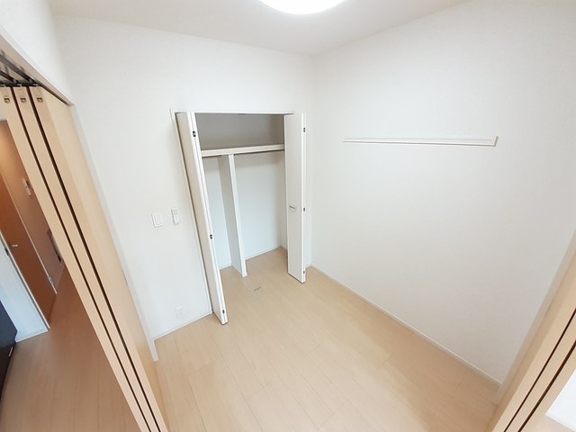 沖縄県那覇市識名１丁目 収納
