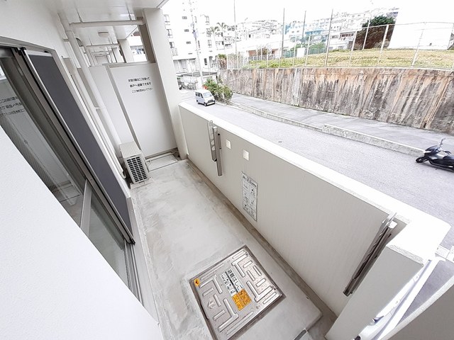 沖縄県那覇市繁多川２丁目 ベランダ