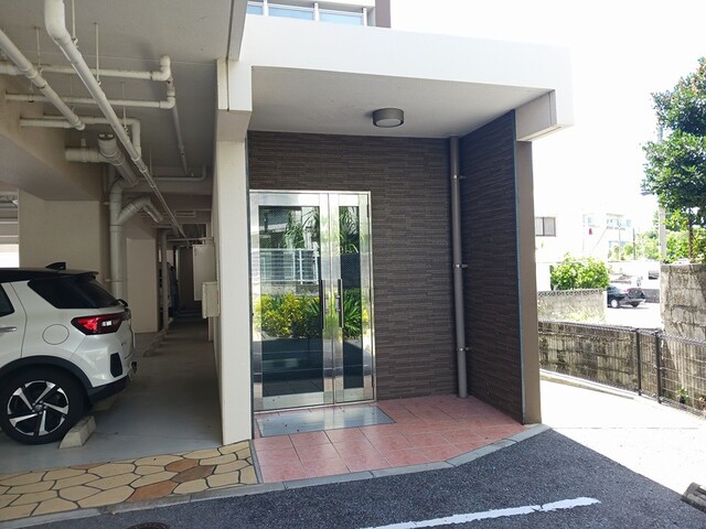 沖縄県浦添市内間４丁目 エントランス