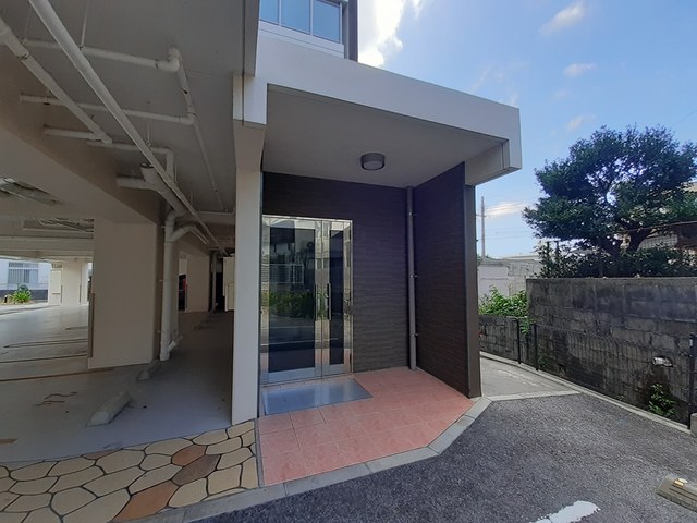 沖縄県浦添市内間４丁目 エントランス