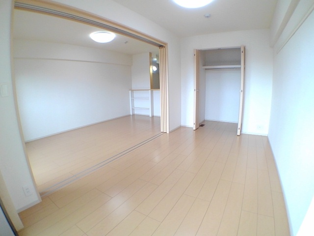 沖縄県沖縄市比屋根４丁目 収納