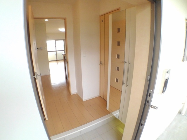 沖縄県沖縄市比屋根４丁目 玄関