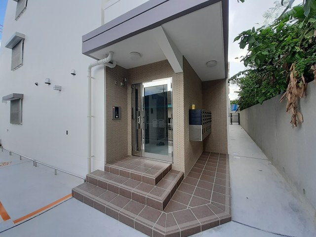 沖縄県那覇市銘苅３丁目 エントランス