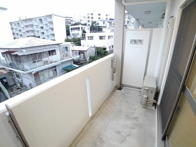 沖縄県那覇市繁多川２丁目 ベランダ