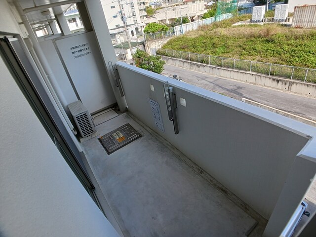 沖縄県那覇市繁多川２丁目 ベランダ