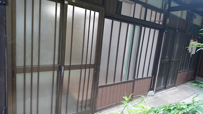 緑のはなれ 玄関