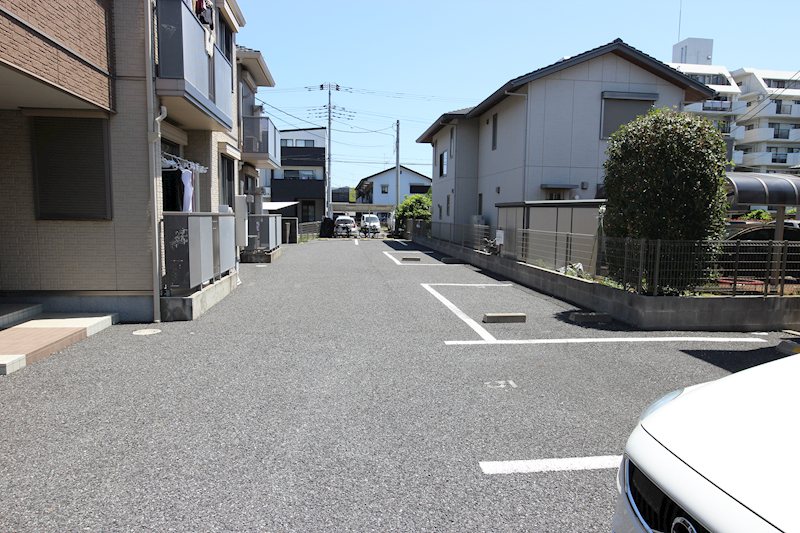 レフィナード 駐車場