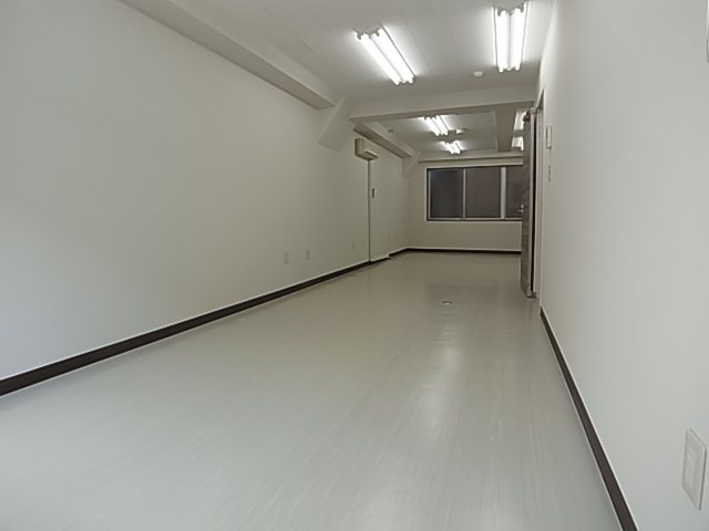 輿石ビル ベッドルーム