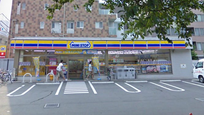 坪谷ビル コンビニ