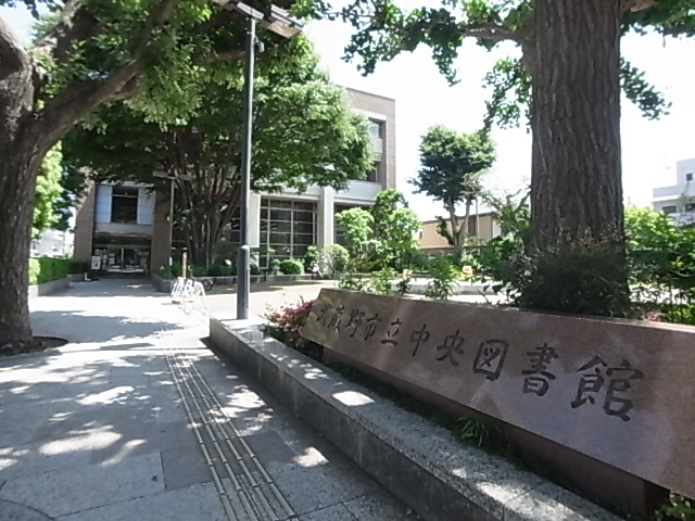坪谷ビル 図書館