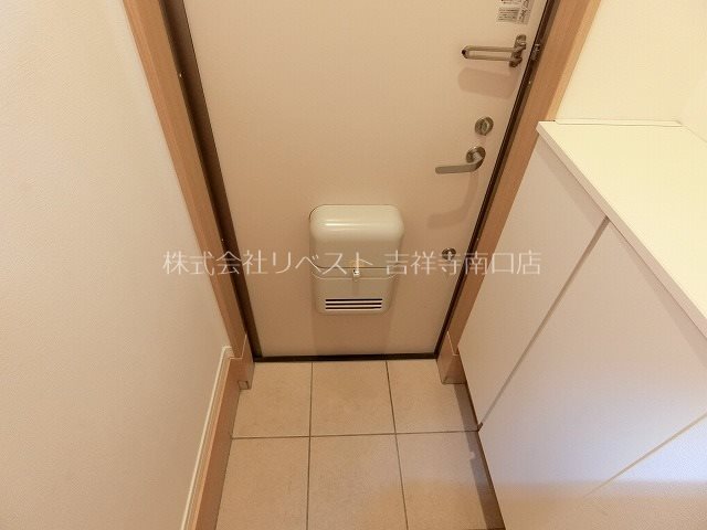 グランドール三鷹 玄関