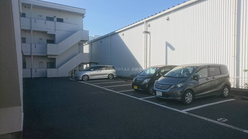 ダンデライオン駐車場 外観