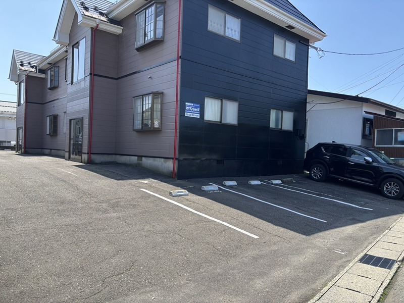 クレール仁井田 駐車場