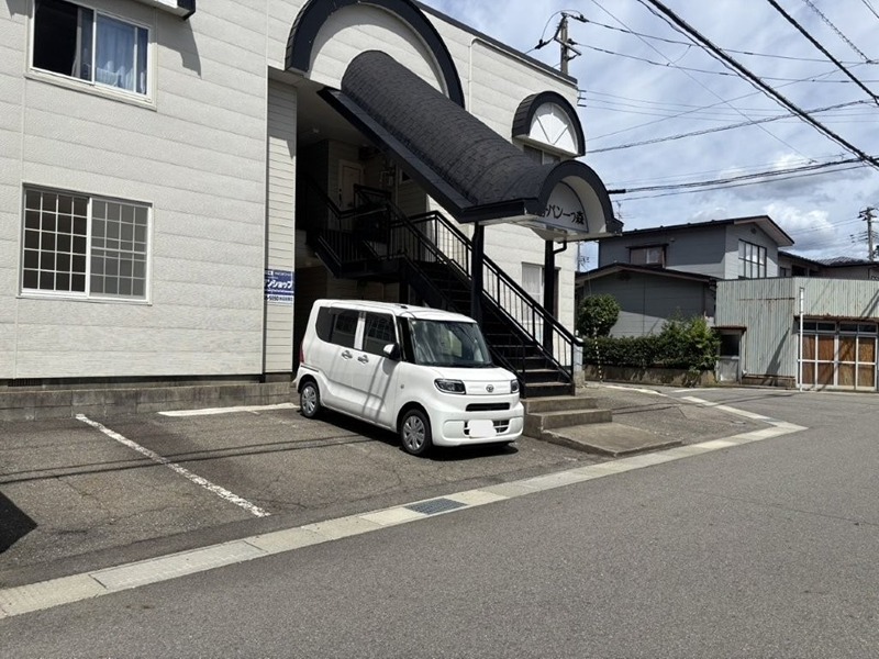 アーバン一ツ森 駐車場