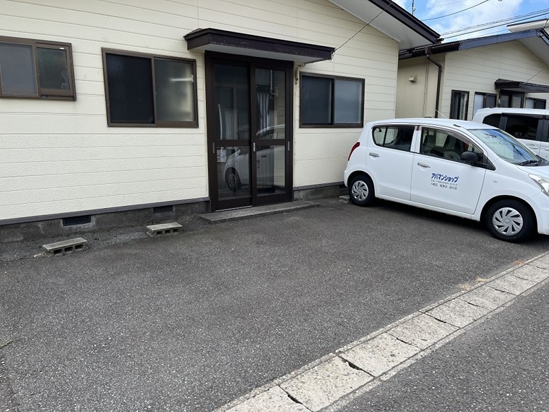 茂内貸家 駐車場