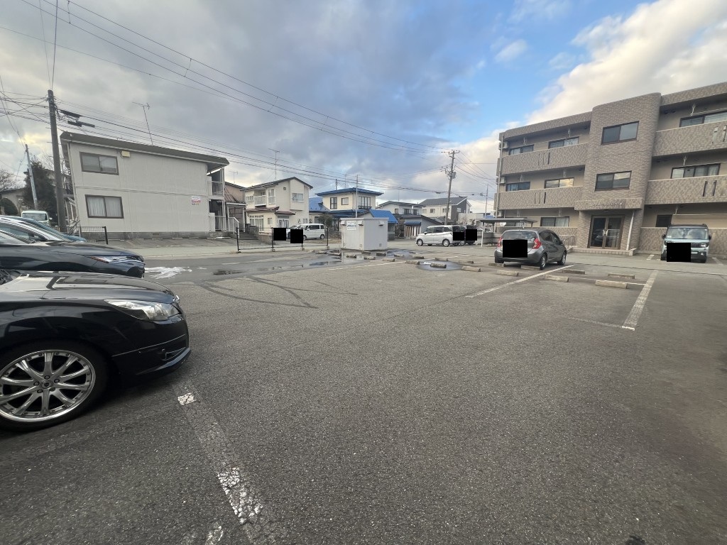コンフォートパレスＢ 駐車場