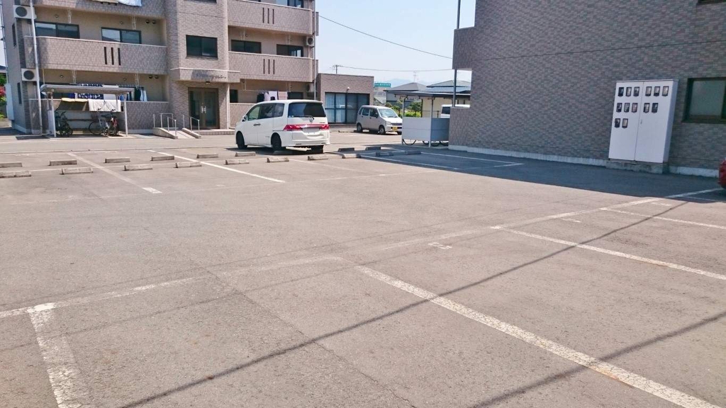 コンフォートパレスＢ 駐車場