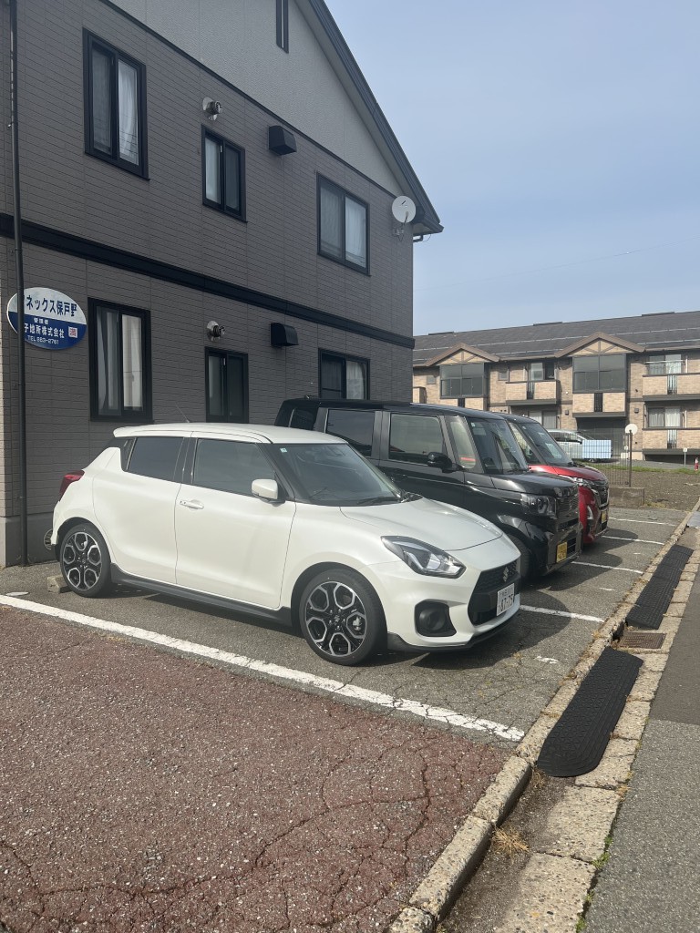 アネックス保戸野 駐車場