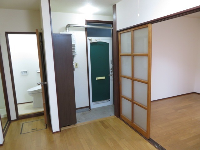 メゾンアンプルリヴ 玄関