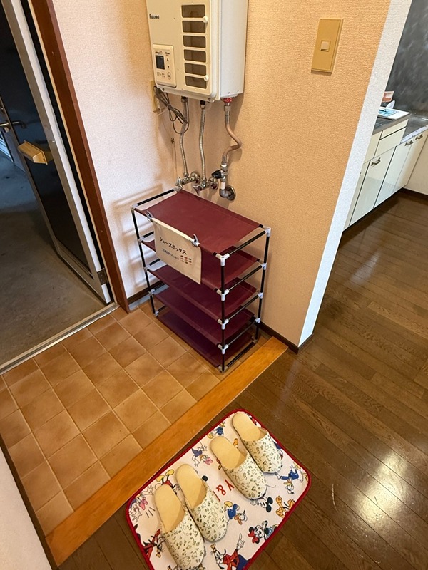 サフラン 玄関