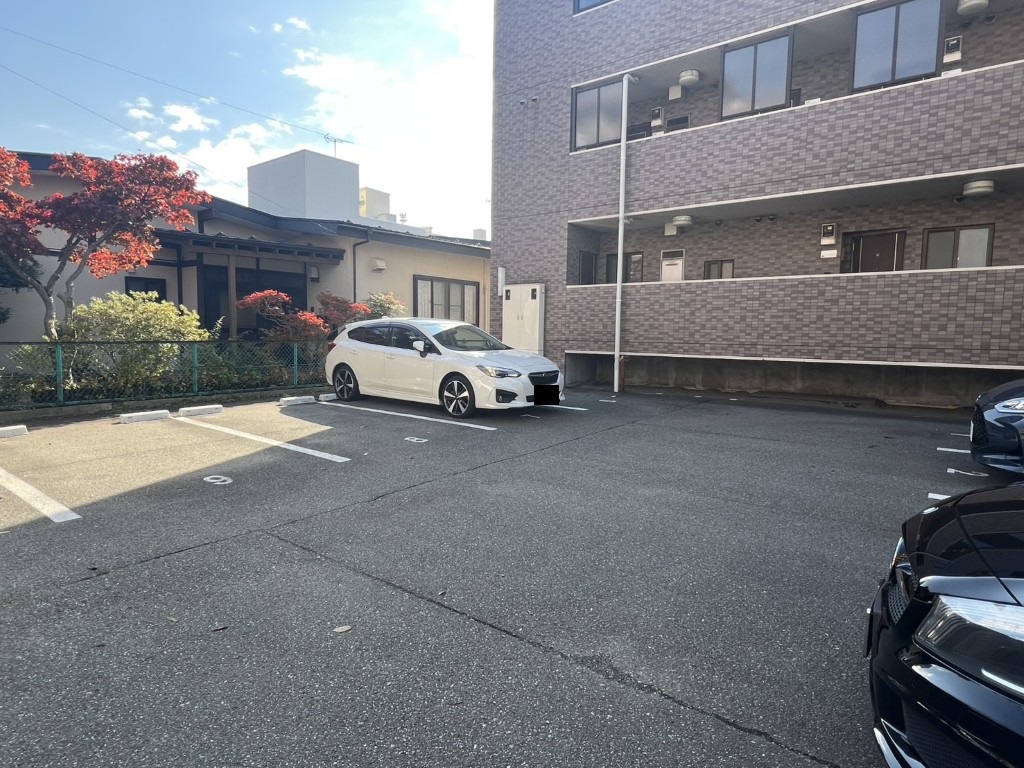 ヴェルサーリオ瀬川 駐車場