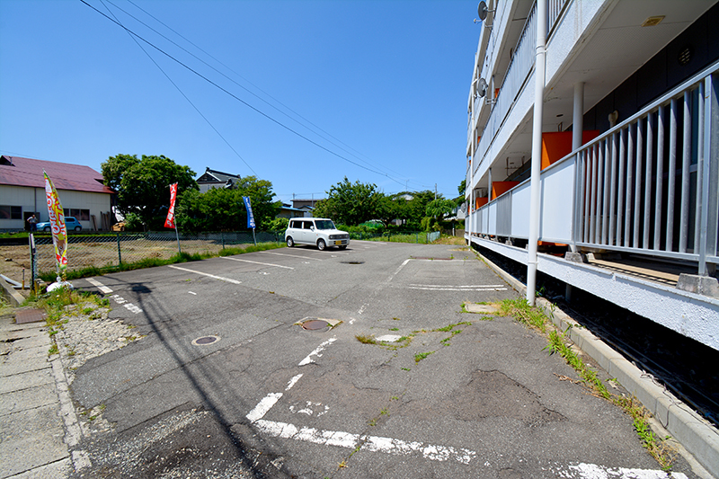 アシスト第１０秋田マンション 駐車場