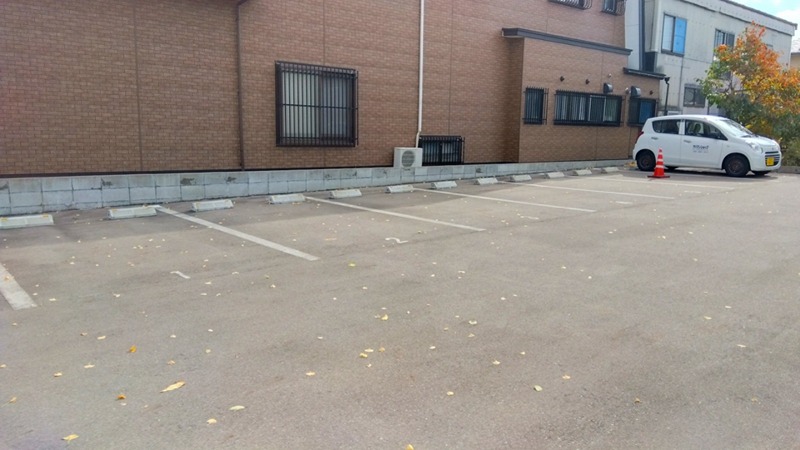 レフィアント土崎 駐車場