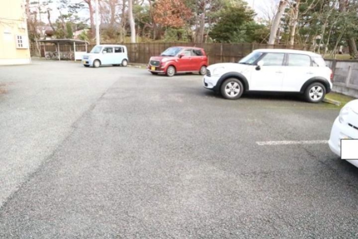 サザンクロスＡ 駐車場