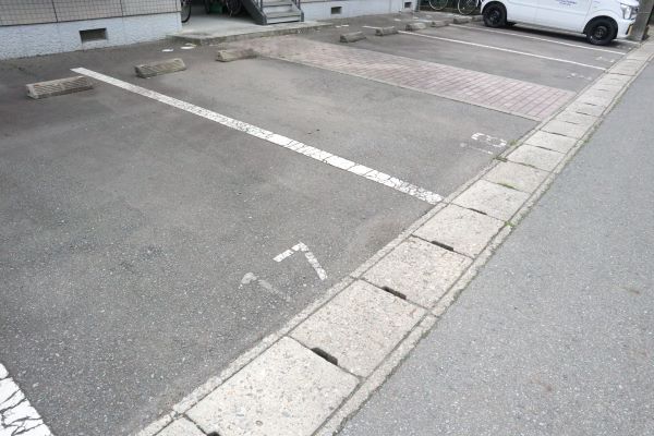 グランソレイユＣ 駐車場