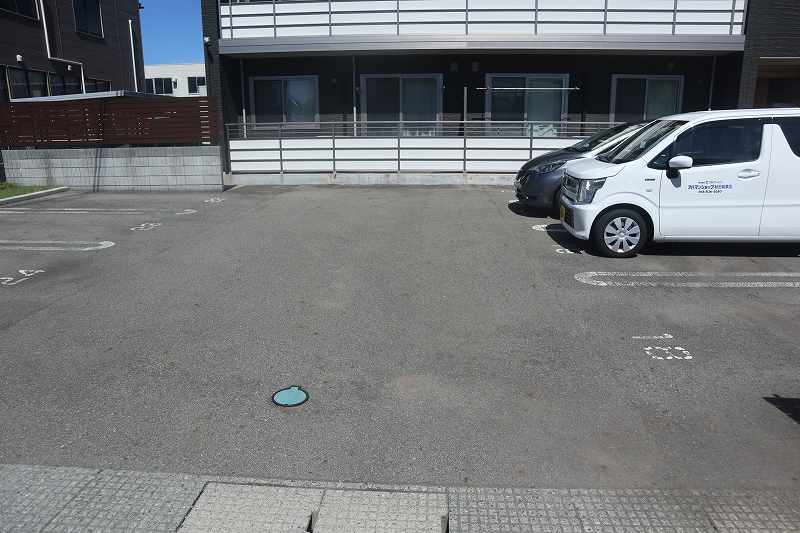 メゾンマスト川尻 駐車場