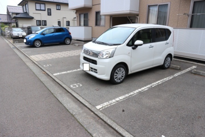 リ・ハート 駐車場