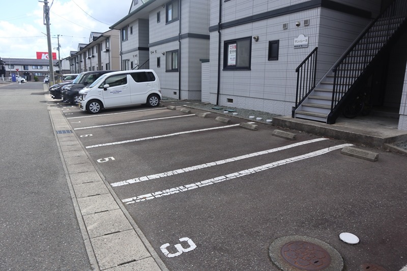 サンバレーＢ 駐車場