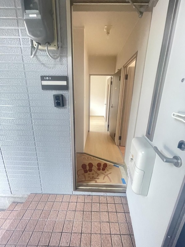 セジュールさつき台 玄関