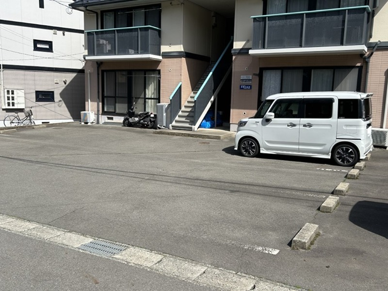 サイレントヒルズＢ 駐車場