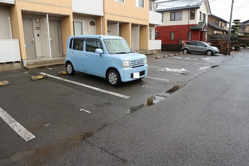 ブランフルールＡ 駐車場