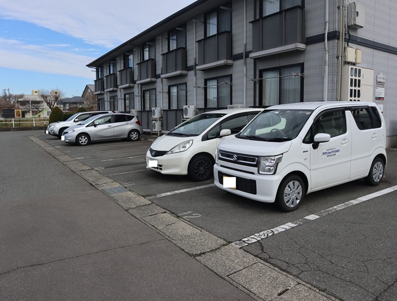 シェルマン東通 駐車場