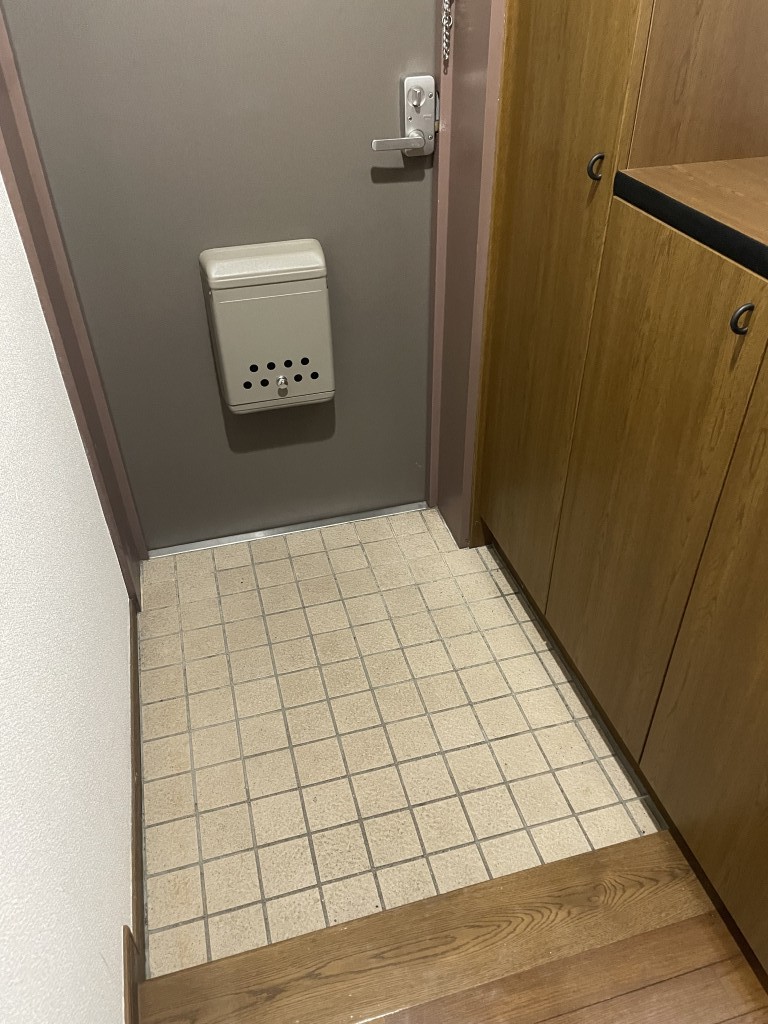 テレパレス総社町 玄関
