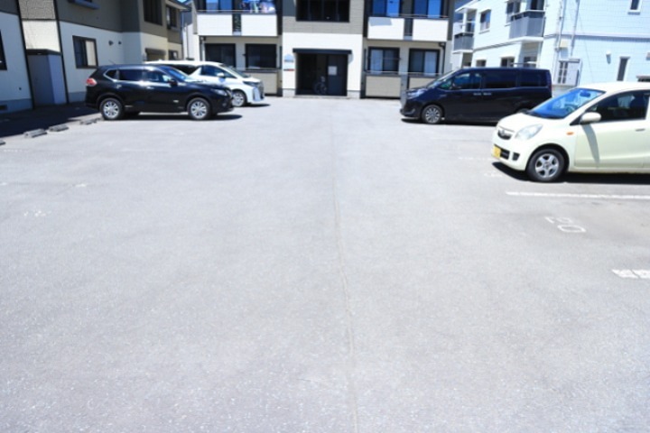 フォンターナＣ 駐車場